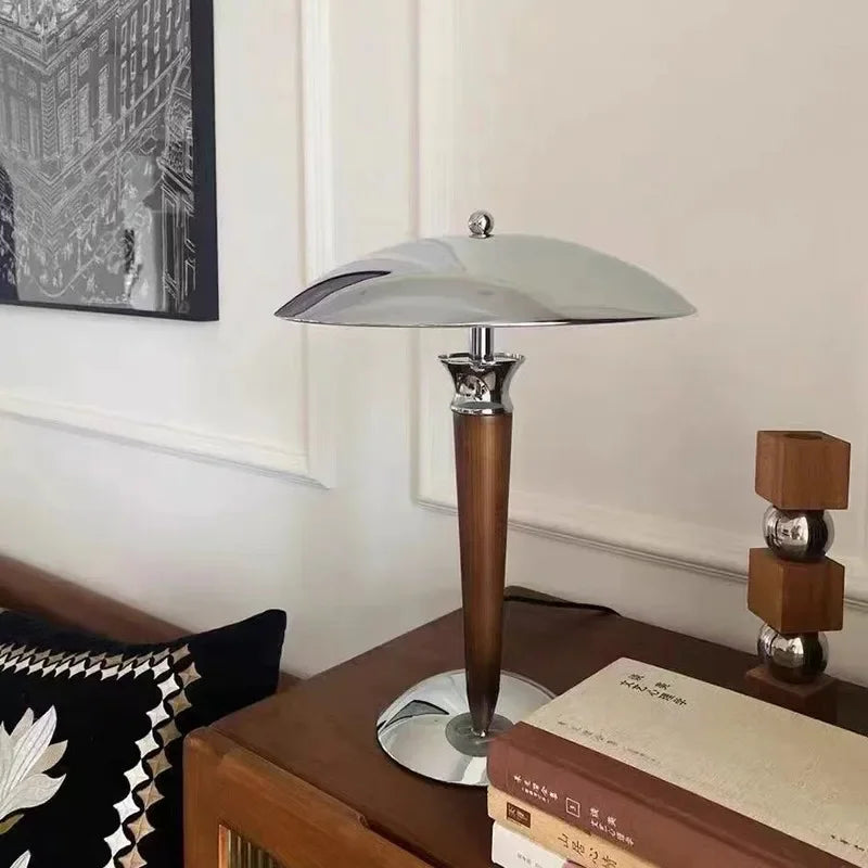 lampe de bureau nordique en bois avec abat-jour chromé