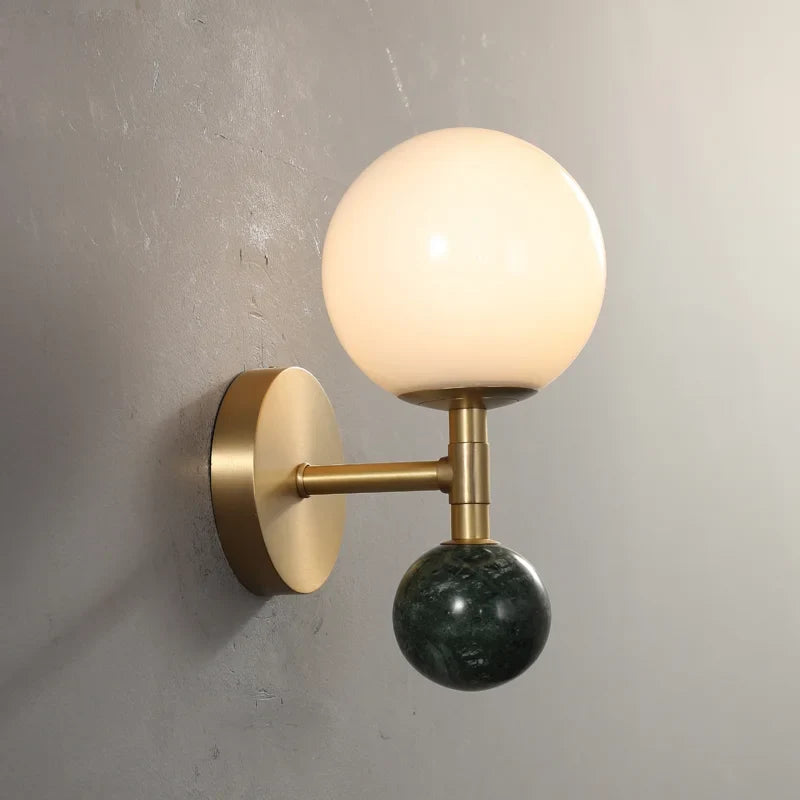 Applique murale moderne en cuivre et marbre design lumineux pour intérieur Maïlys Alizé - Une Présence Décorative Raffinée