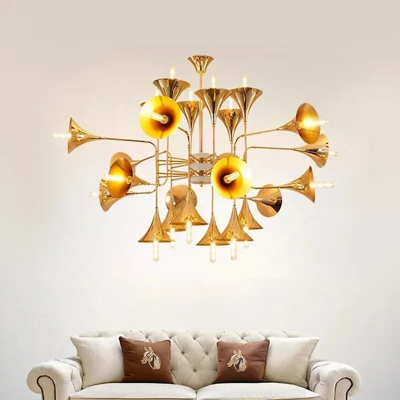 Lustre — Trompette dorée à plusieurs têtes design moderne