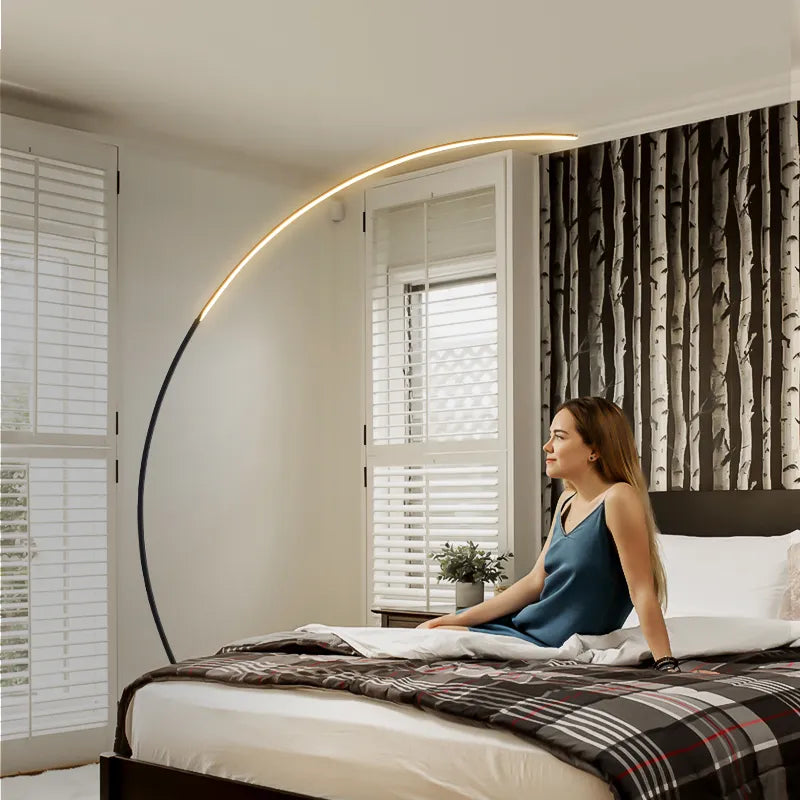 Lampadaire arc LED RVB nordique noir ou blanc avec commande à distance par application pour salon et salle à manger – Orélian Dune