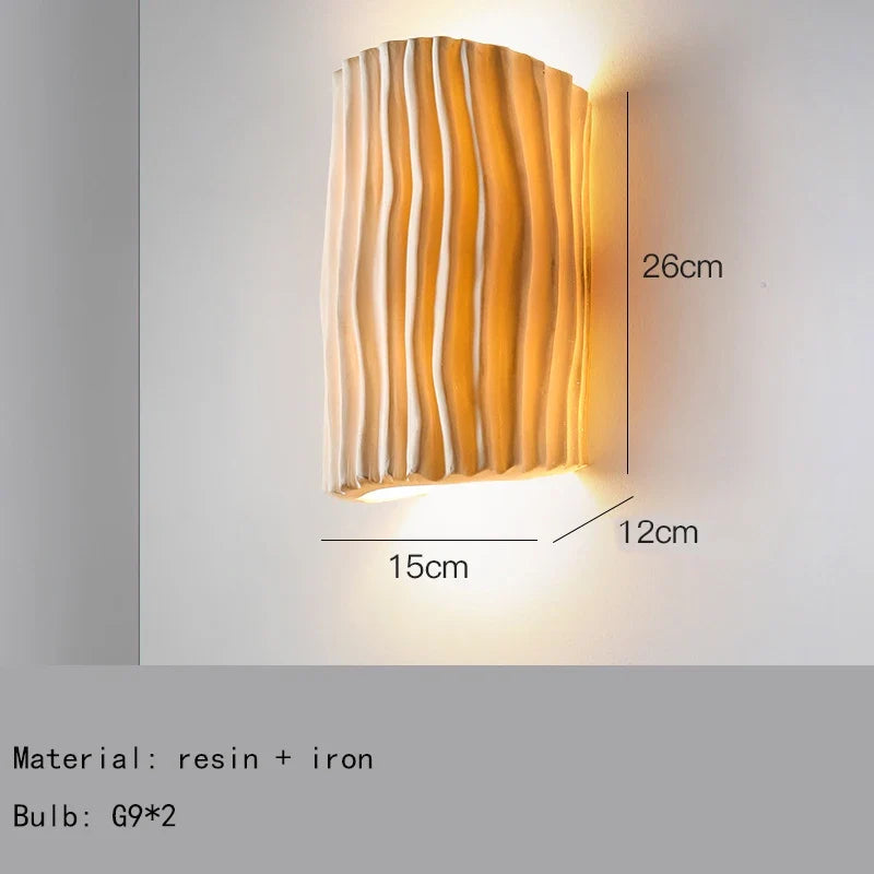 Applique murale moderne en résine pour intérieur design Éléonore Apostrophe - Esprit Contemporain & Décor Élégant