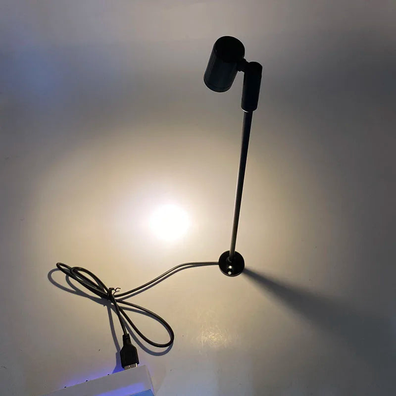Spot led rotatif à montage en surface pour vitrine terrarium et bijoux Philémon Clarté en Aluminium - Une Présence Décorative Affirmée