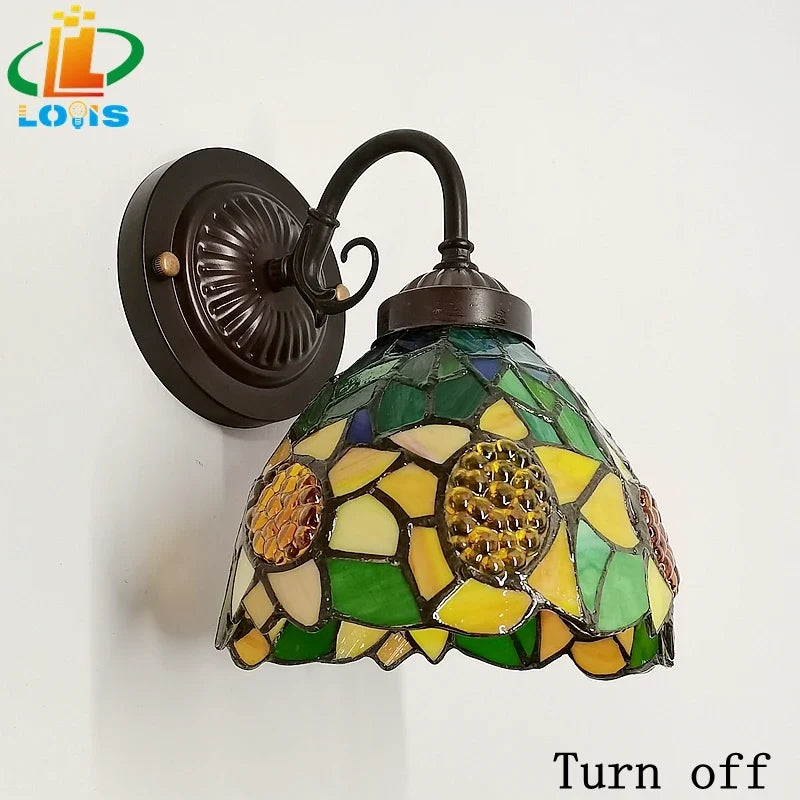 Applique murale tiffany vitrail tournesol pour éclairage intérieur Césarine Éclaircie en Verre - Une Présence de Verre Élégante
