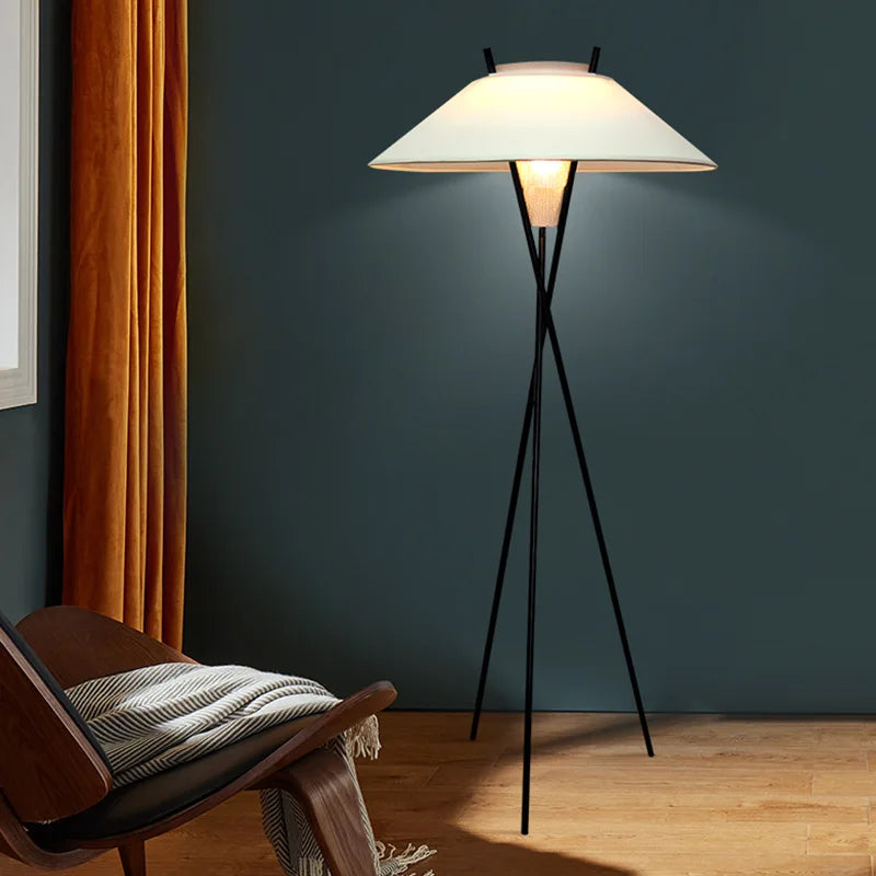 Abat-jour — Triangulaire moderne design italien avec abat-jour vintage