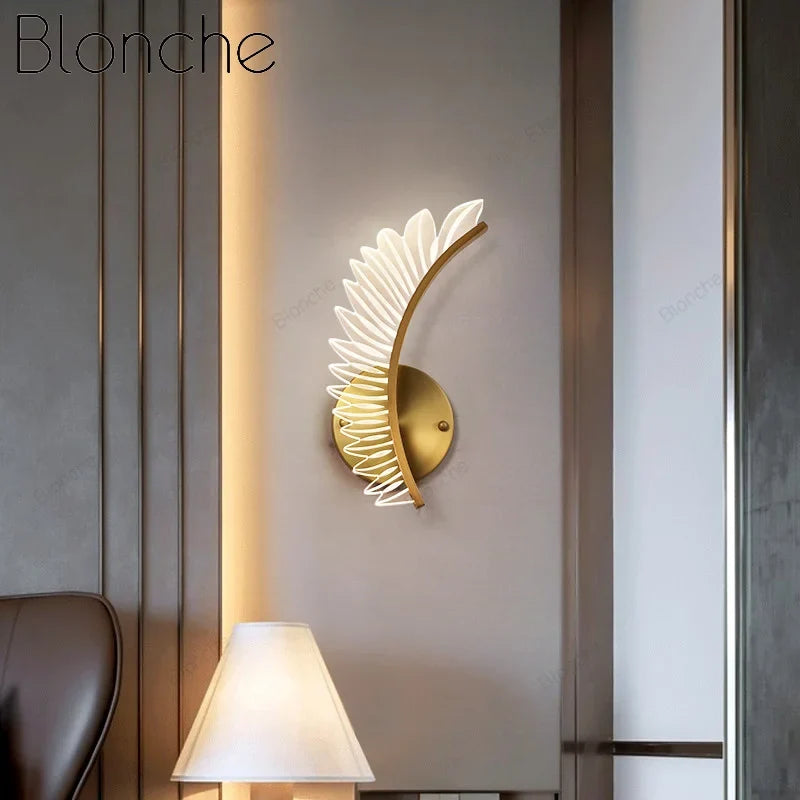 Applique murale créative en forme d'aile dorée pour intérieur Lison Clairval en Cuivre - Reflets Chaleureux & Décor Raffiné