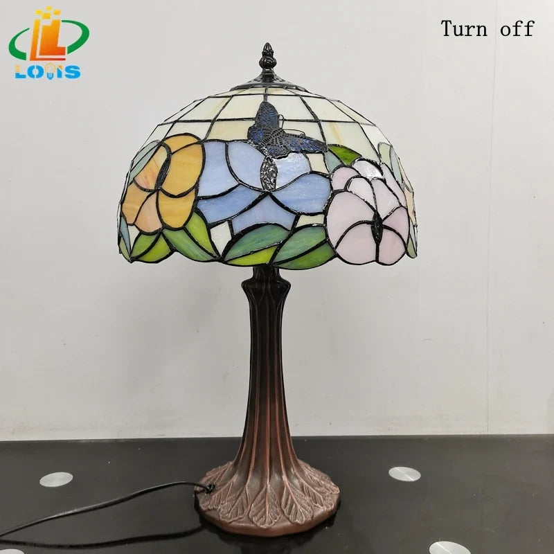 Lampe de table papillon style tiffany pour décoration et cadeau Hermine Césure en Verre - Une Présence de Verre Élégante