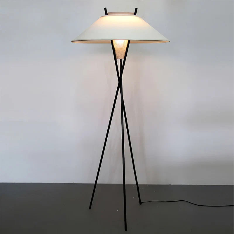 Abat-jour — Triangulaire moderne design italien avec abat-jour vintage