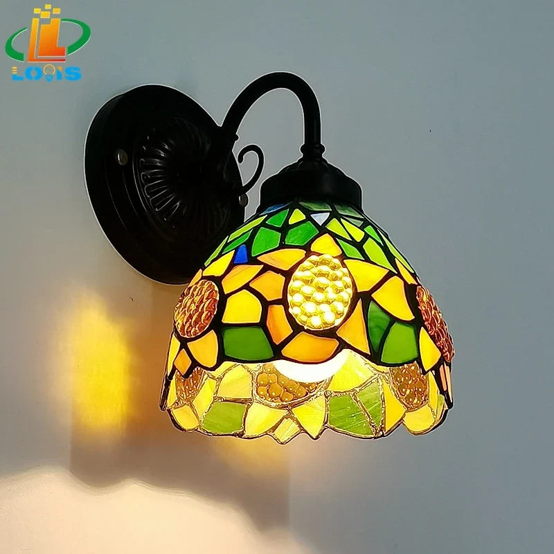 Applique murale tiffany vitrail tournesol pour éclairage intérieur Césarine Éclaircie en Verre - Une Présence de Verre Élégante