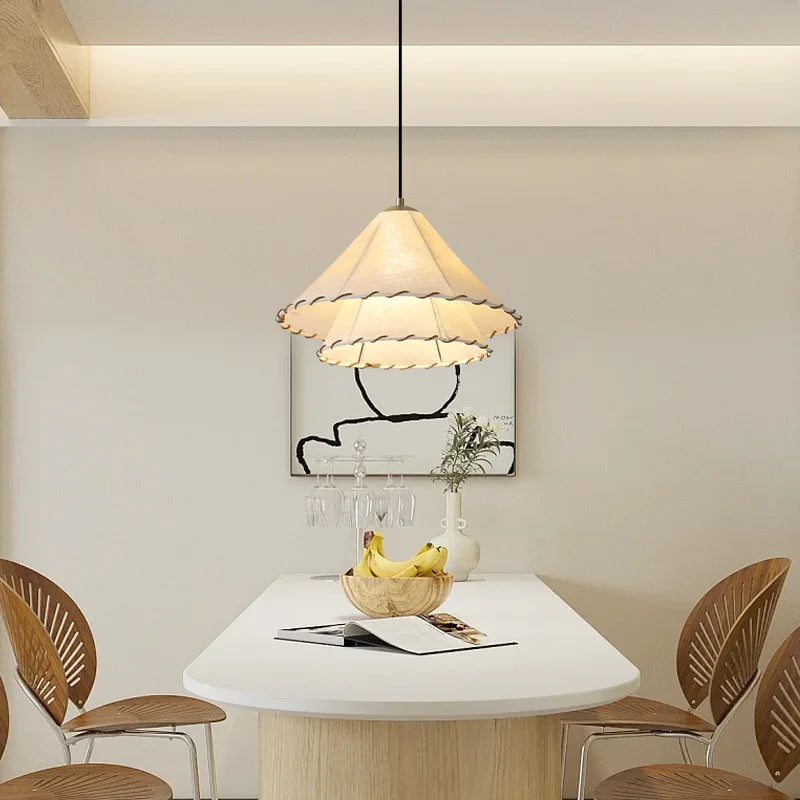 Suspension LED nordique en tissu, coton et lin, forme chapeau, style wabi-sabi pour salon et chambre – Néolys Épure