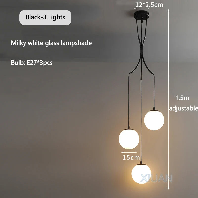 Lustre — Nordique avec lampes de boule en verre laiteux suspendues