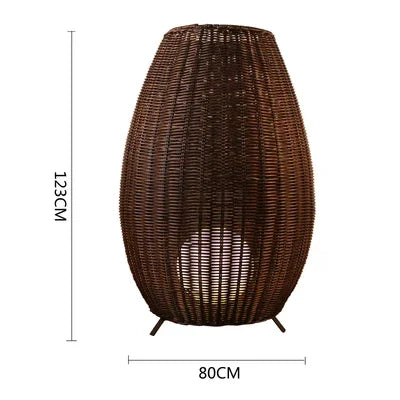 Lampadaire en rotin naturel tressé à la main sur pieds — Nérivane