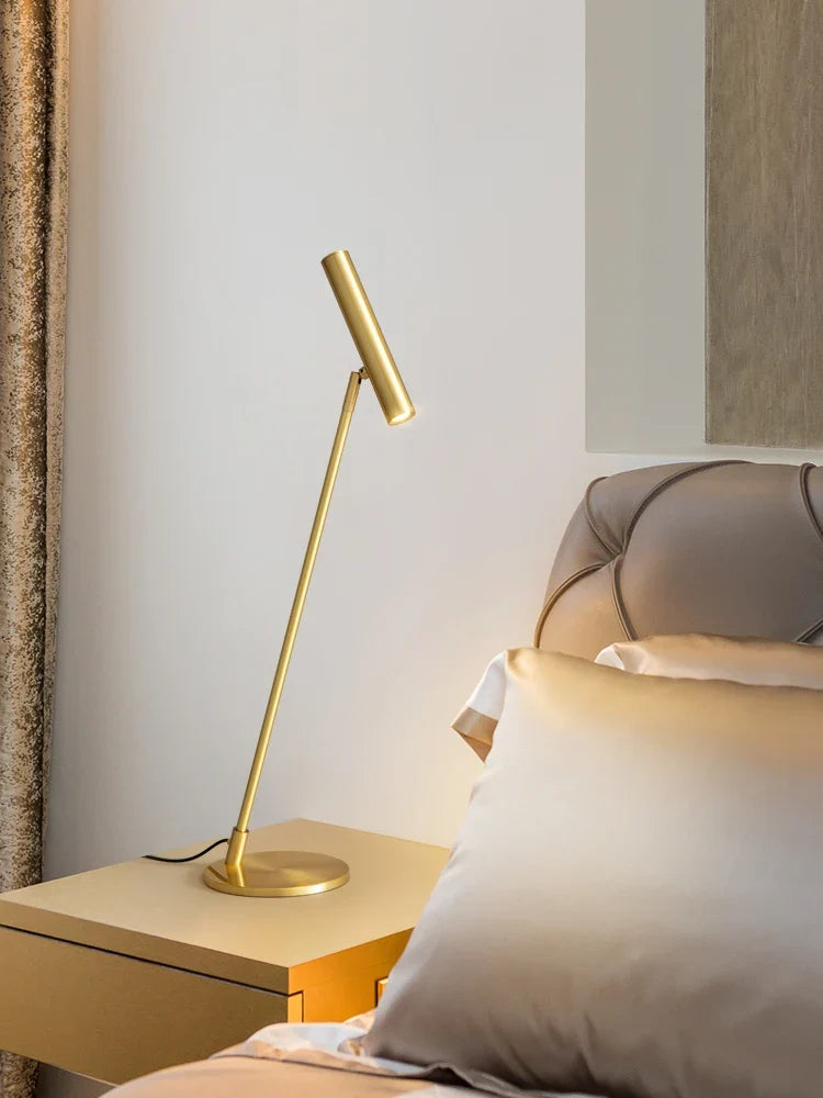 lampe de bureau minimaliste en cuivre pour lecture et décoration