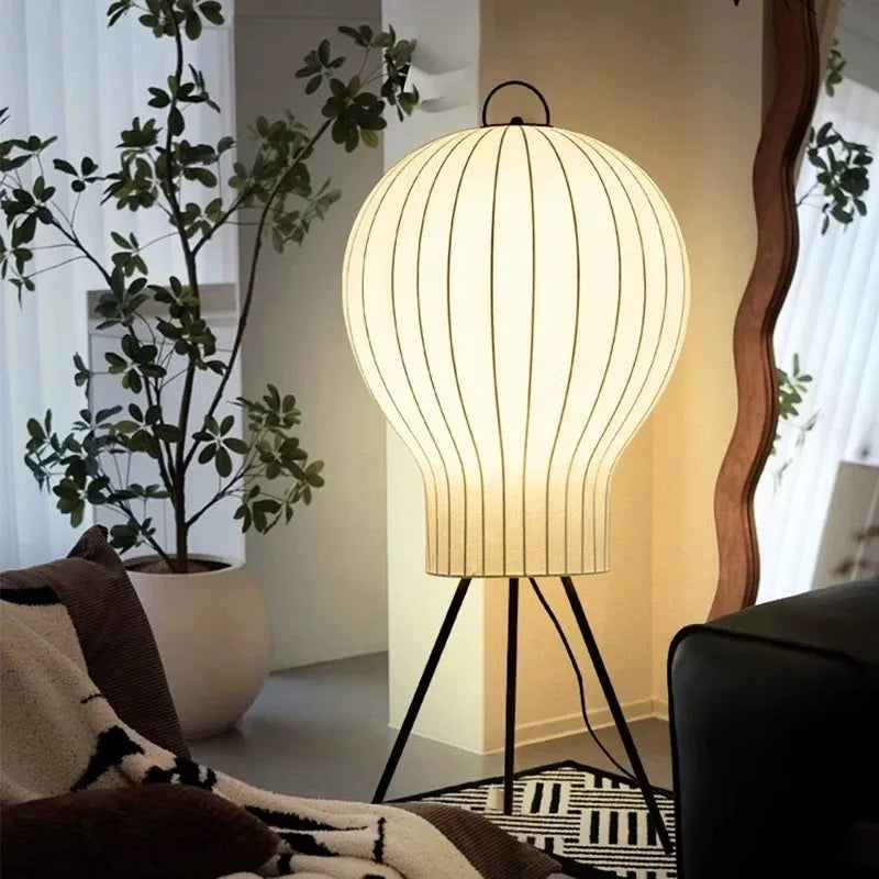 Lampadaire — En soie japonaise design wabi sabi pour décoration intérieure créative