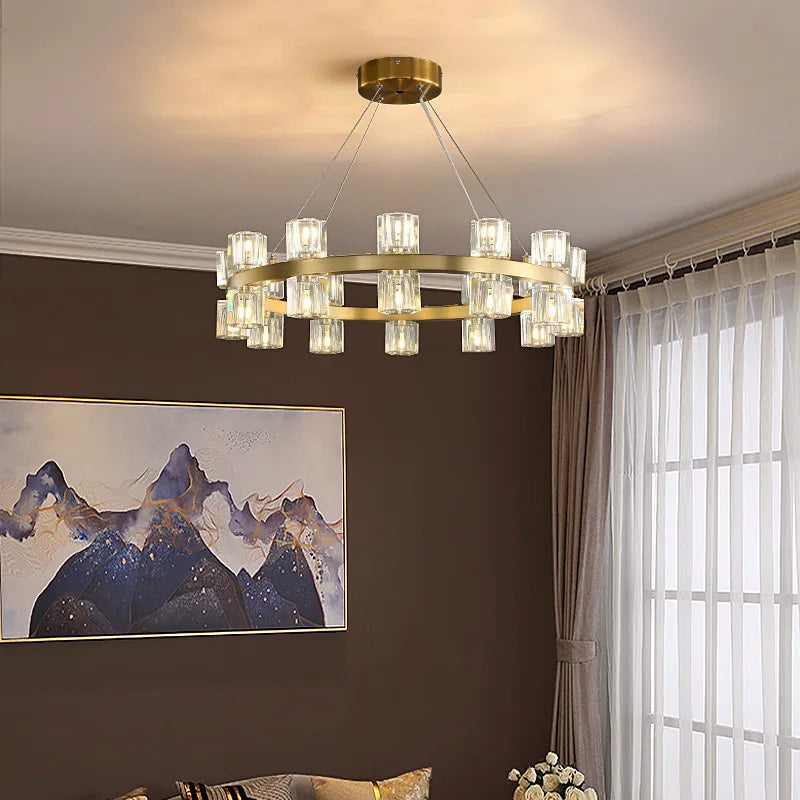 Lustre — En laiton et cristal pour décoration de luxe