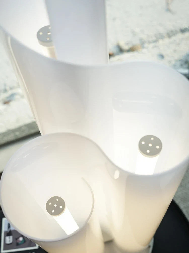 lampe de bureau minimaliste en acrylique transparent et aluminium décoratif