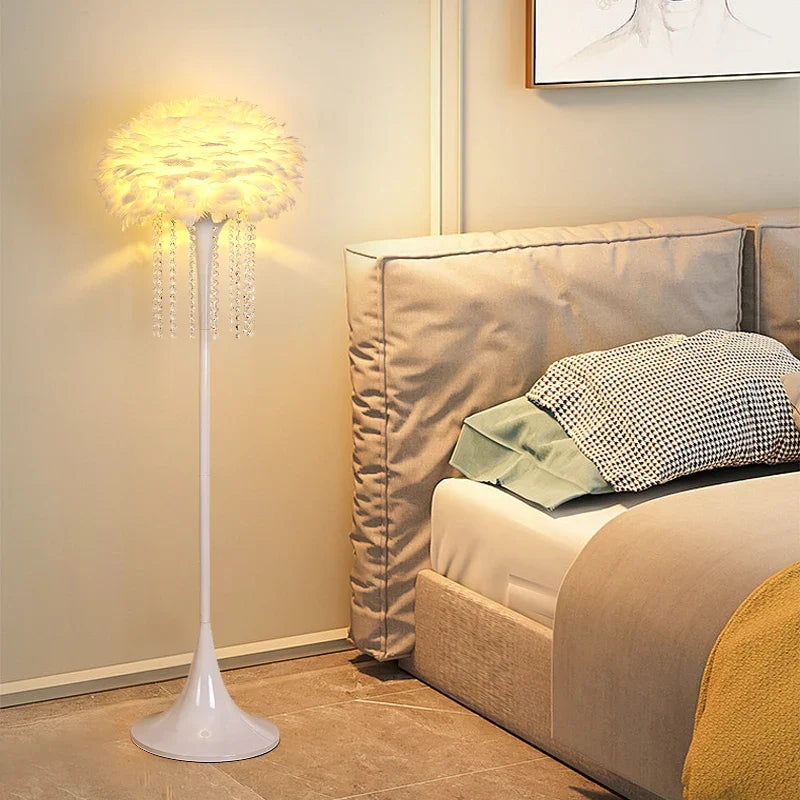 Lampadaire — Postmoderne en plumes avec interrupteur à pied