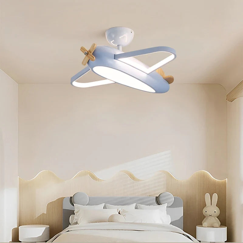 Plafonnier avion dessin animé en bois pour chambre d'enfant Nella Finesse - Chaleur du Bois & Atmosphère Accueillante