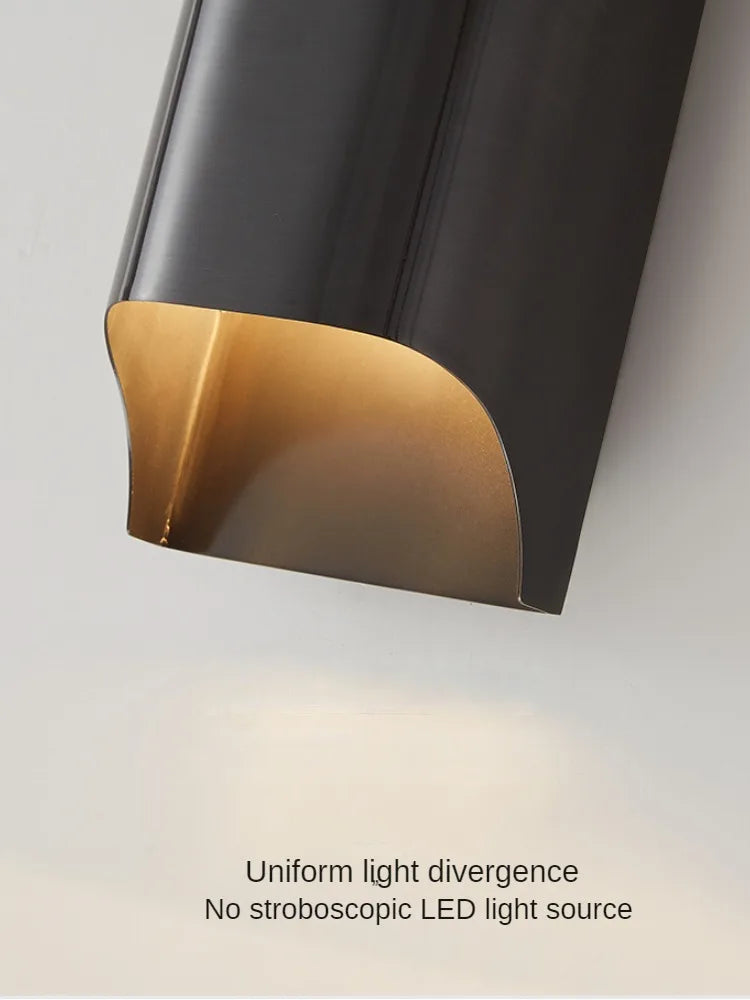 Applique murale en cuivre design italien pour intérieur moderne Jules Pulsation - Éclat du Métal & Élégance Intérieure