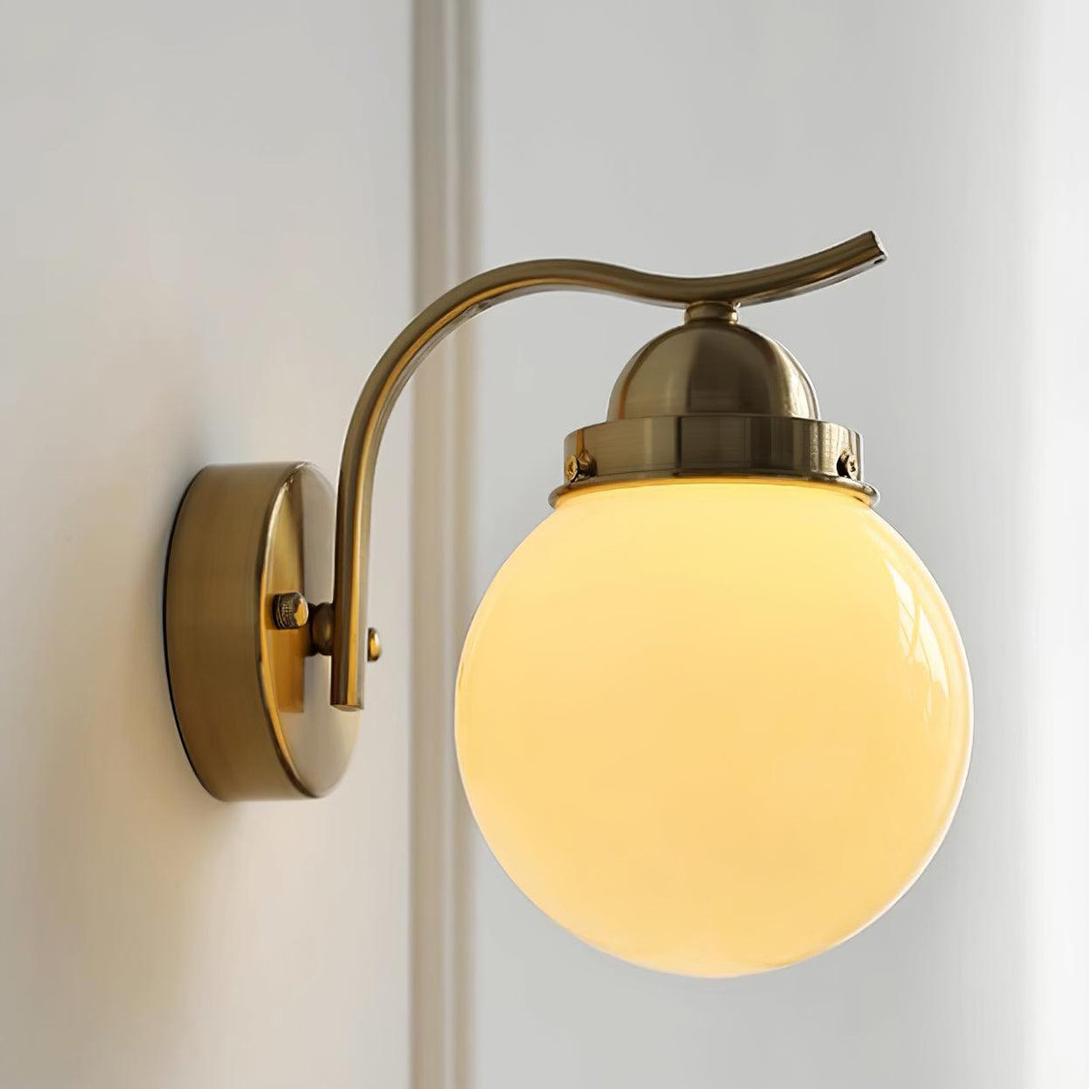 Saturn Applique Murale Globe Classique - Neutralighting