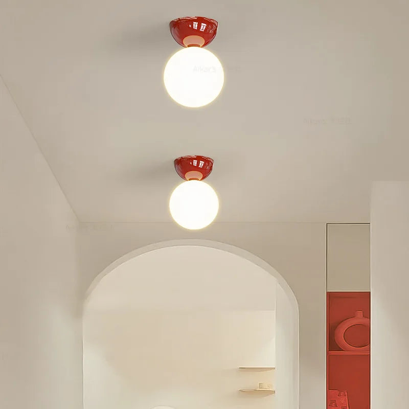 Plafonnier simple style médiéval bauhaus pour décoration d'entrée Zélie Unisson en Métal - Simplicité & Caractère au Quotidien