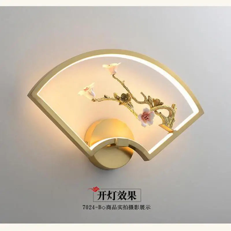 Applique murale led traditionnelle chinoise en cuivre pour intérieur décoratif Ariane Fugue - Une Présence Décorative Raffinée