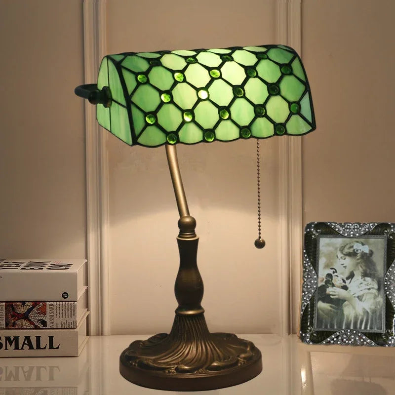 lampe de chevet vintage en vitrail pour décoration intérieure