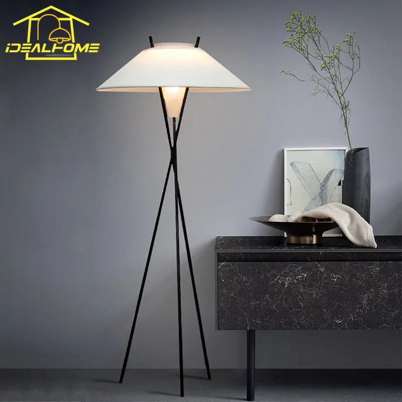 Abat-jour — Triangulaire moderne design italien avec abat-jour vintage