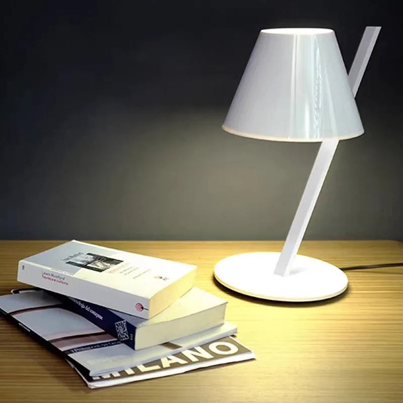 lampe de bureau design italienne pour intérieur moderne