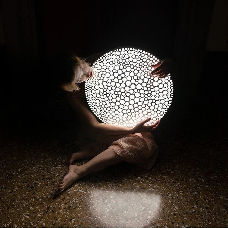 Plafonnier led minimaliste en nid d'abeille créatif et élégant Armand Horizon - Une Présence Sobre et Élégante