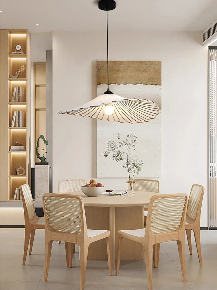 Suspension LED nordique en tissu, coton et lin, forme chapeau, pour restaurant, chambre et salle à manger – Avelin Courbe
