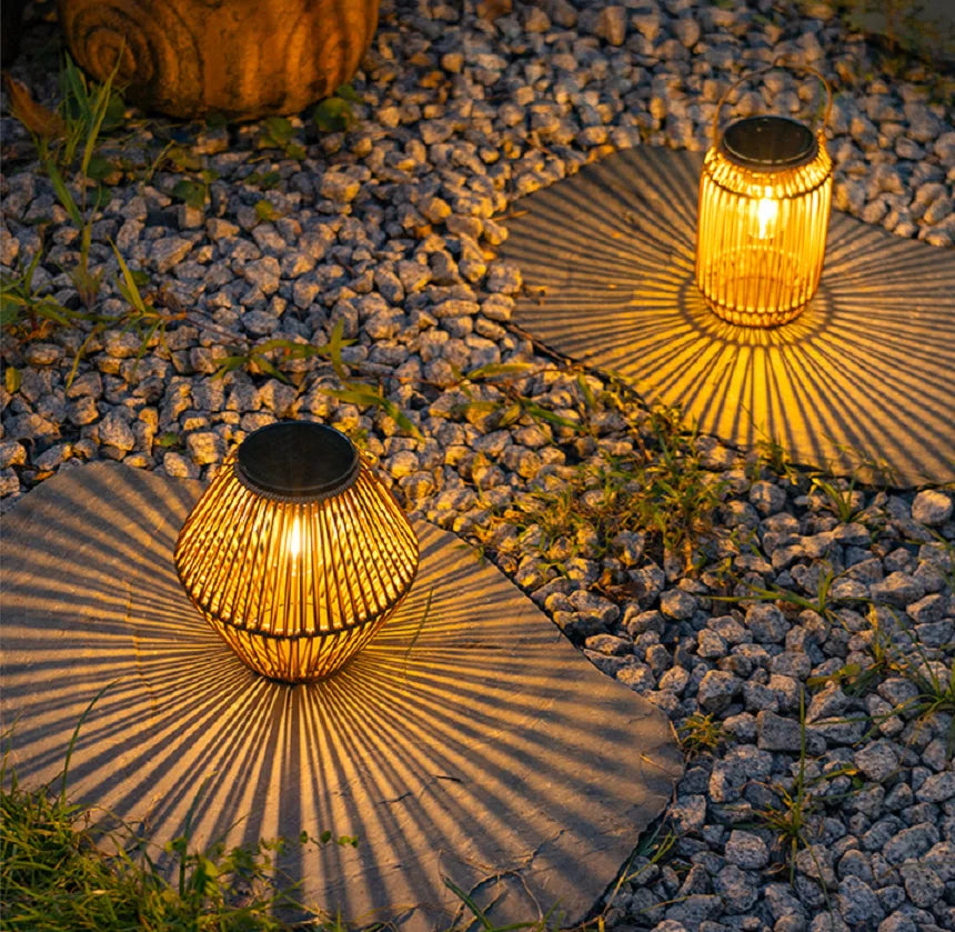 Lanterne solaire bohème en rotin à suspendre pour jardin – Rothéa