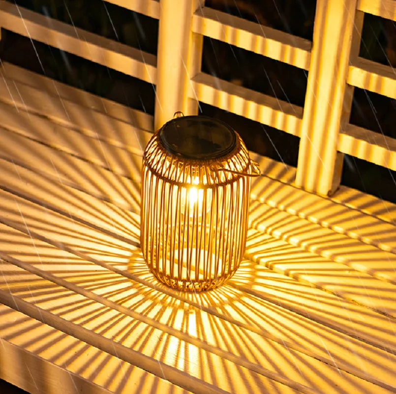 Lanterne solaire bohème en rotin à suspendre pour jardin – Rothéa