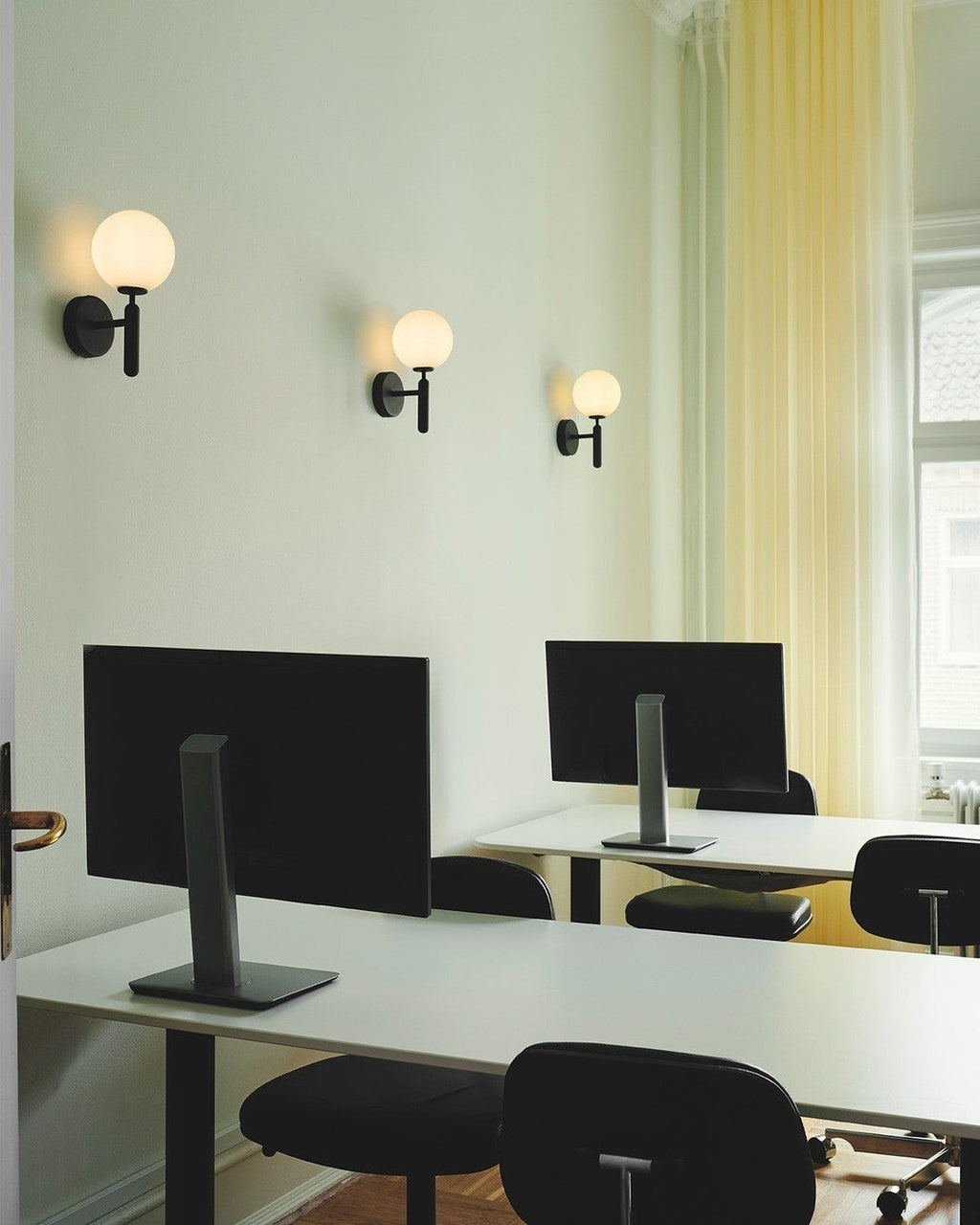 Ilirila Applique Murale Moderne Minimaliste en Laiton et Verre - Neutralighting