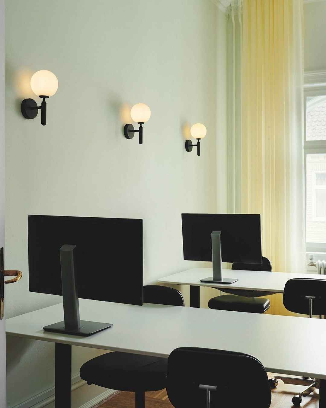 Ilirila Applique Murale Moderne Minimaliste en Laiton et Verre - Neutralighting
