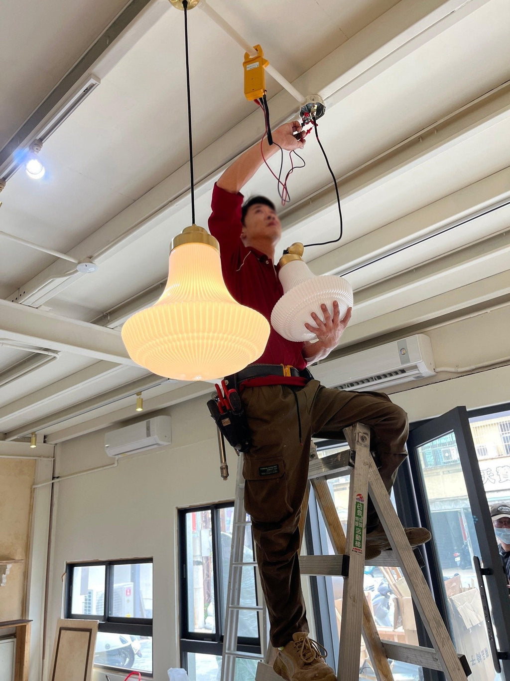 Solara Suspension en Verre Opale Canneleur Cloche Laiton Vintage - Neutralighting