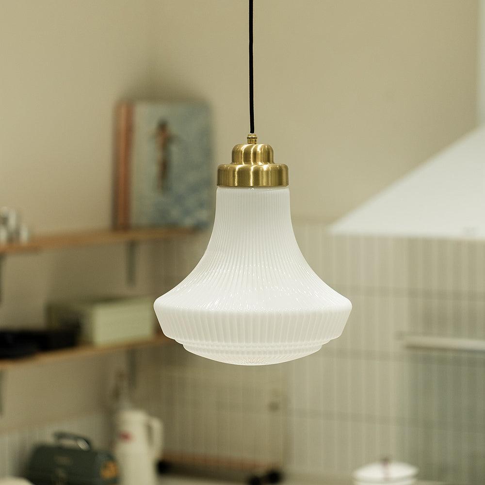 Solara Suspension en Verre Opale Canneleur Cloche Laiton Vintage - Neutralighting