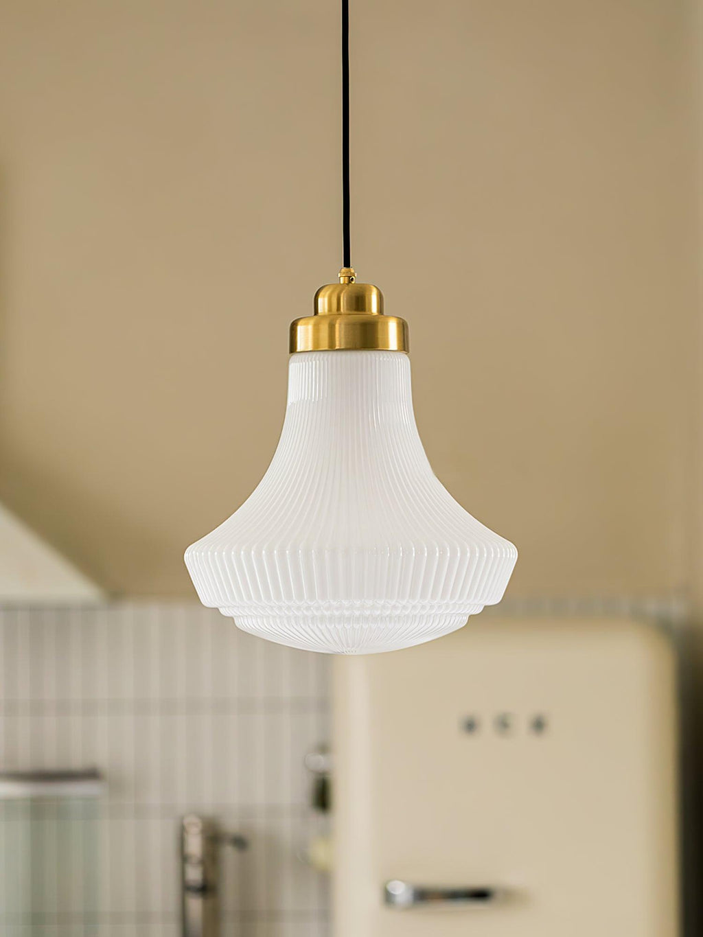 Solara Suspension en Verre Opale Canneleur Cloche Laiton Vintage - Neutralighting