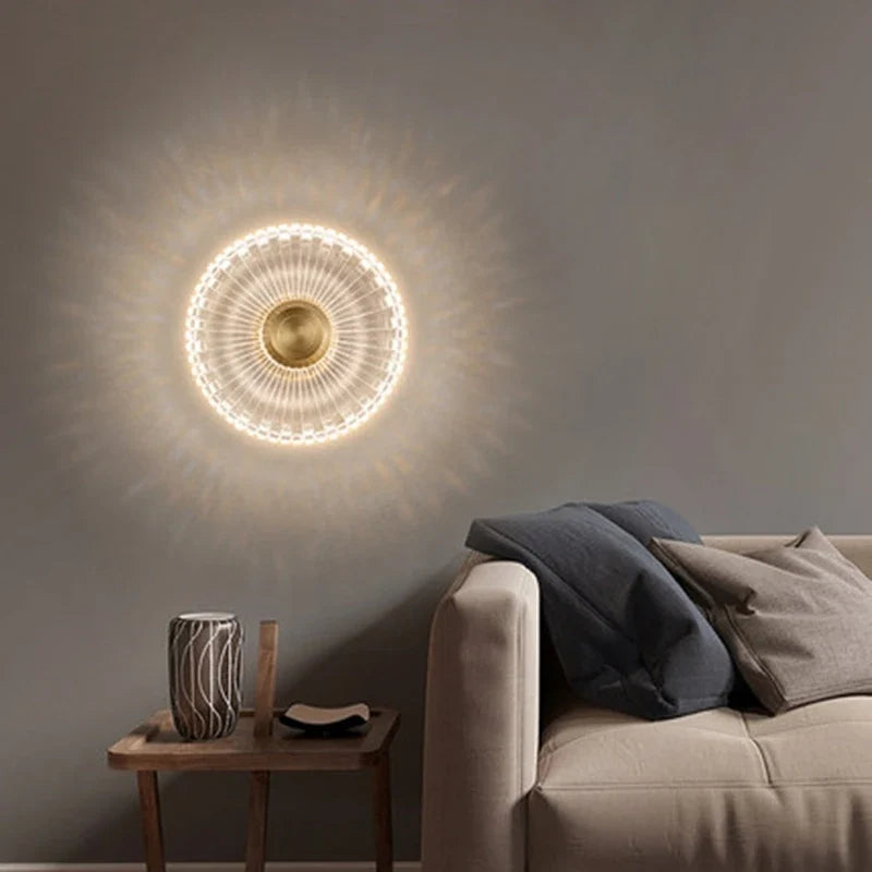 Applique murale led en cuivre et acrylique décoration intérieure nordique Valère Prélude - Une Présence Sobre et Élégante