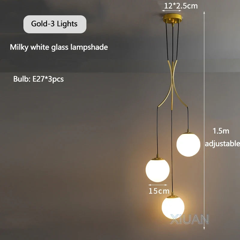 Lustre — Nordique avec lampes de boule en verre laiteux suspendues