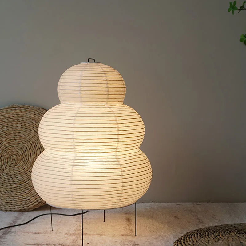 Lampe de Chambre Japonaise Yvonne Sérénade en Papier - Une Présence Aérienne dans le Décor