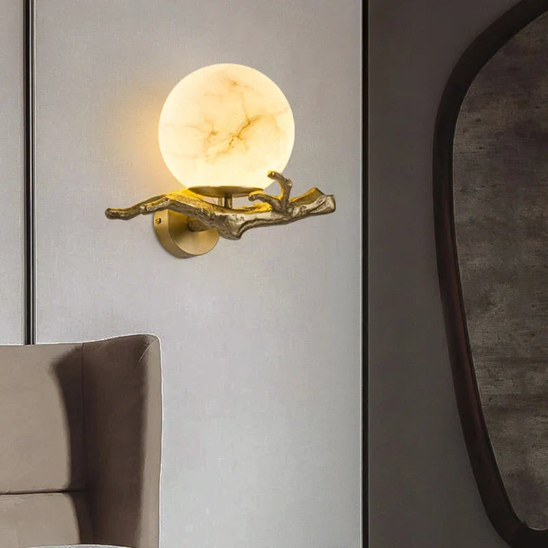 Applique murale en cuivre et marbre naturel design élégant pour intérieur Hermine Mirage - Des Reflets pour Souligner le Décor