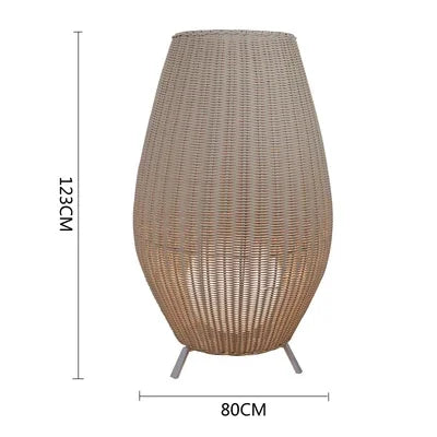 Lampadaire en rotin naturel tressé à la main sur pieds — Nérivane