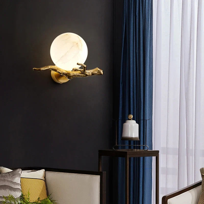 Applique murale en cuivre et marbre naturel design élégant pour intérieur Hermine Mirage - Des Reflets pour Souligner le Décor