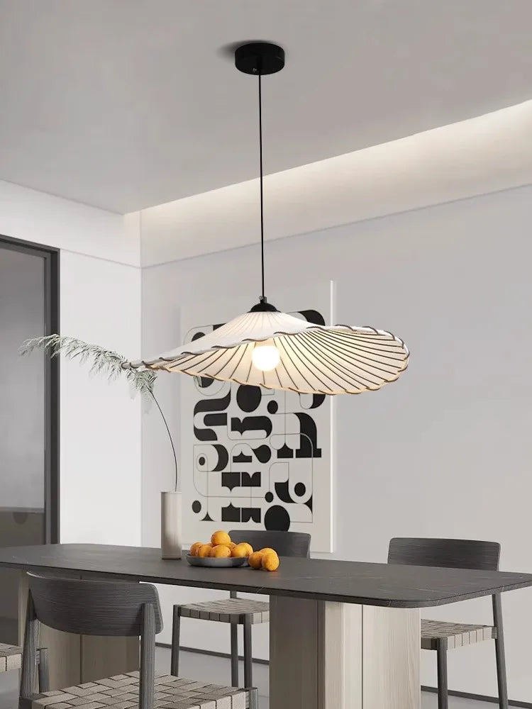 Suspension LED nordique en tissu, coton et lin, forme chapeau, pour restaurant, chambre et salle à manger – Avelin Courbe