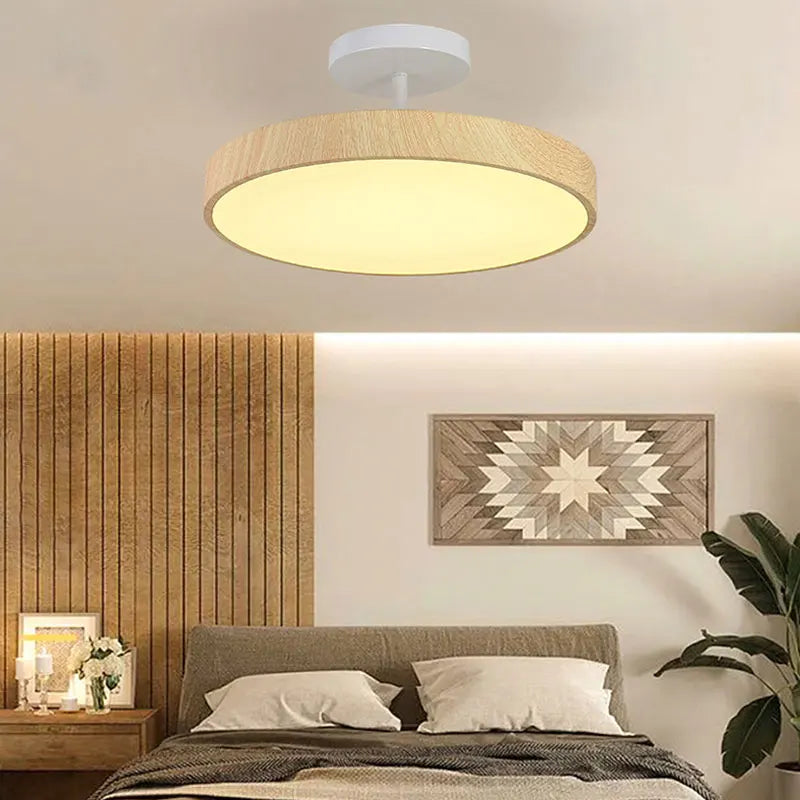 Plafonnier moderne rond imitation bois pour intérieur élégant Aurore Traverse - Une Note Singulière dans le Décor