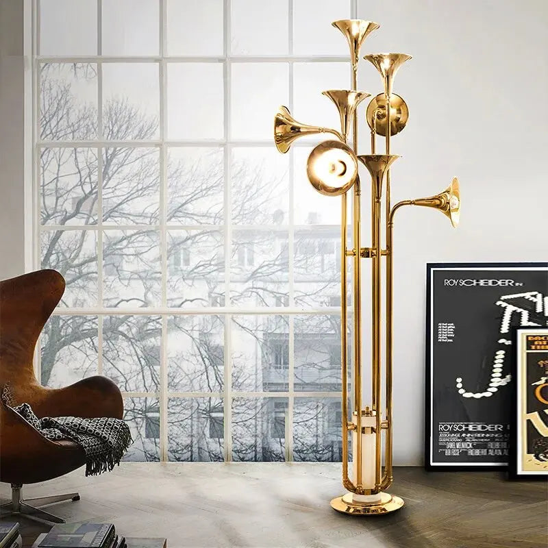 Lustre — Trompette dorée à plusieurs têtes design moderne