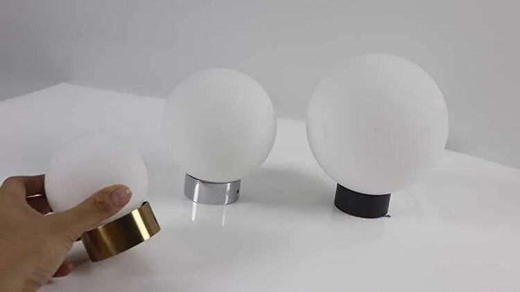 Plafonnier Led rond en forme de boule de verre Cybèle Reflet - Reflets Délicats & Élégance Visuelle