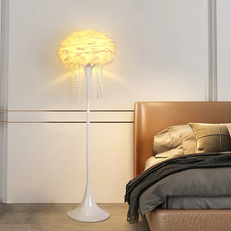 Lampadaire — Postmoderne en plumes avec interrupteur à pied