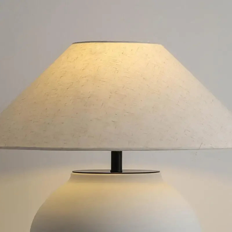lampe à poser en céramique style wabi-sabi pour décoration intérieure