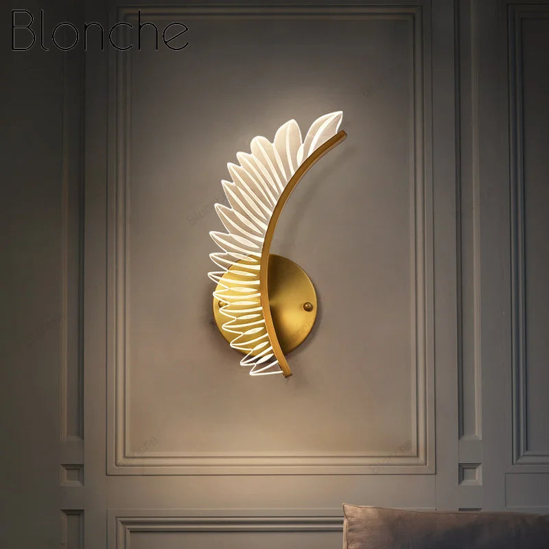 Applique murale créative en forme d'aile dorée pour intérieur Lison Clairval en Cuivre - Reflets Chaleureux & Décor Raffiné